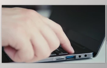 Download Opening <span class='badge badge-warning'>Laptop</span> and Turning it on (Videohive 49252521)